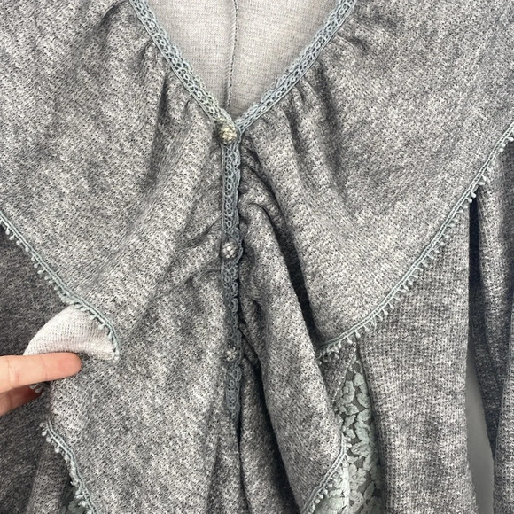Ryu Sweater Cardigan Womens Medium Gray Long Sleeve Ruffle Drape Lace ModCloth‎ - Picture 2 of 13